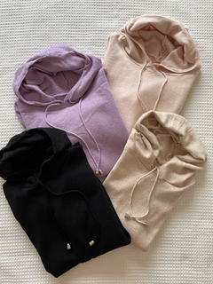 Sweater con capucha