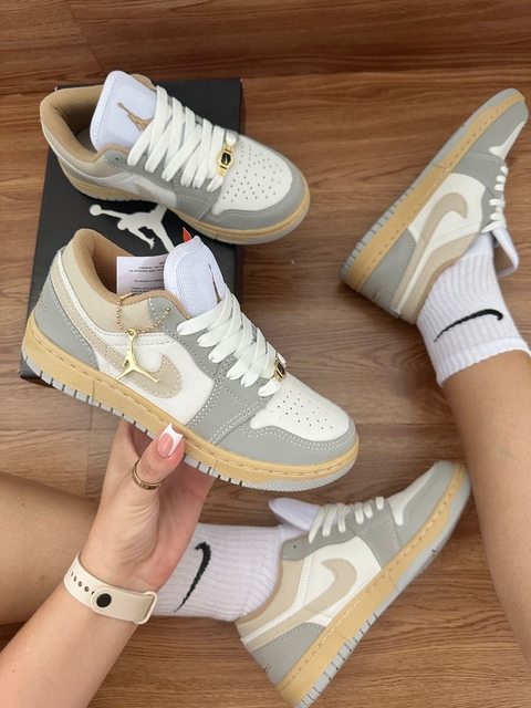 Nike Air Jordan Gold Off