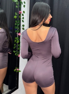 catsuit escote cuadrado en internet