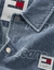 JAQUETA TOMMY LASER CRITTER DENIM SHACKET - TAM = G - comprar online