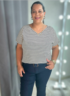 Blusa decote V DANIELLA na internet