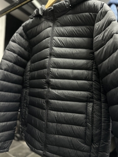 CAMPERA TERMICA BASIC NEGRA en internet