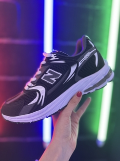 New Balance Negro con blanco