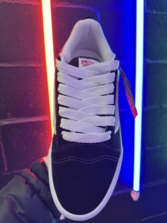 Vans Knu Blanco con negro en internet