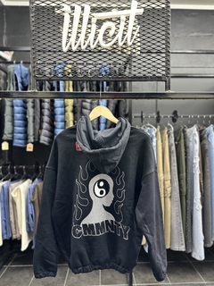Hoddie boxy CMMNTY ying yang en internet