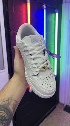 Nike SB total White en internet