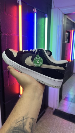 Nike Dunk Negro - Arena