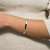 Bracelete rígido tubo retangular ródio claro na internet