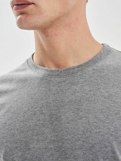 REMERA BASICA CUELLO REDONDO en internet