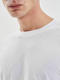 REMERA BASICA CUELLO REDONDO en internet