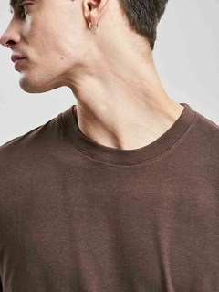 REMERA BASICA CUELLO REDONDO - urbano y dien