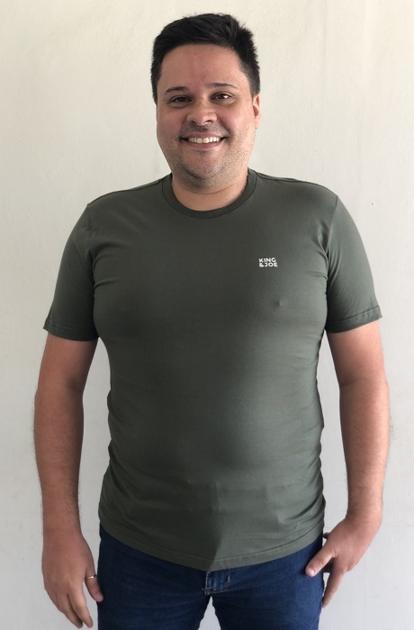 CAMISETA MASCULINA MALHA MANUSCRITO - KING & JOE