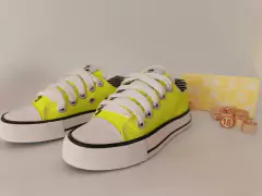 Zapatilla de lona infantil en internet