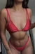 Bikini colorada colaless , un basico del verano con detalles que destacan