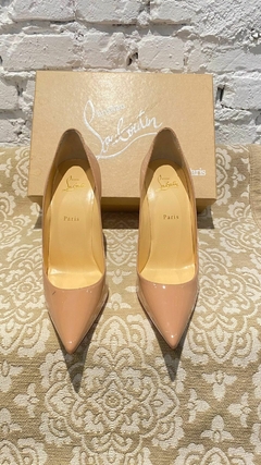 Sapato LOUBOUTIN número 39 Verniz Nude