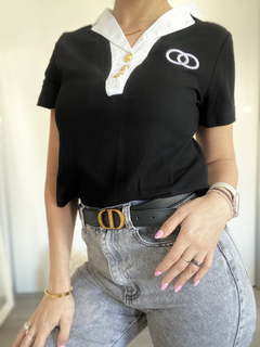 Chomba negra con blanco y botones dorados - comprar online