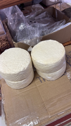 Queijo Meia Cura Artesanal - Empório Jeje - Delícias de Minas