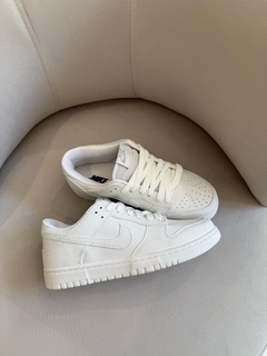 NK SB Dunk Full White H en internet