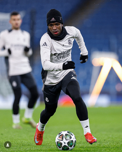 Imagem do CAMISA TREINO REAL MADRID 2025 MODELO JOGADOR