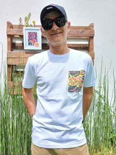 REMERA CON BOLSILLO BLANCA - comprar online