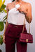 Calça pantalona com fivela dourada na internet
