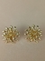 Brinco flor grande dourado
