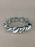 Bracelete torcido em relevo