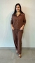 Conjunto calça e camisa com bolsos na internet