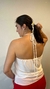 Blusa de chiffon com detalhe de flor na internet