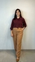 Calça com decote de costura na frente - comprar online