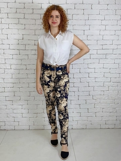 Calça Feminina Sarja Floral Preto na internet