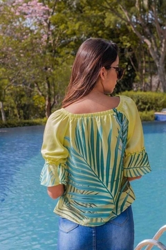 Imagem do Blusa Feminina Estampa Folhas M