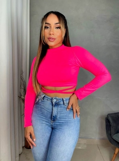 Cropped Manga Amarrações Rosa Neon - comprar online