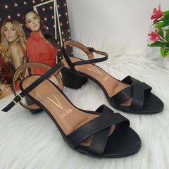 Sandalias Taco Cuadrado Tiras Cruzadas Negro Vizzano