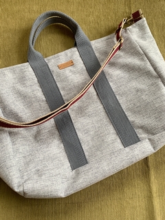 Bolso gris en internet