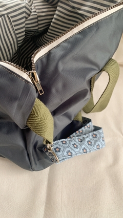 Bolso gris impermeable - CALDEN diseños únicos