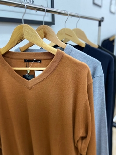 Sweater cuello V Hombre