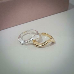 Anel curves