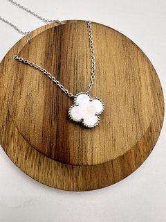 Colar Inspiração Van Cleef Madrepérola
