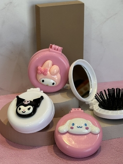 PEINE CON ESPEJO SANRIO - comprar online