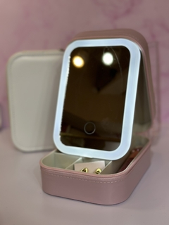 ESTUCHE CON ESPEJO LED
