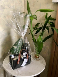 Cesta de vinho e aperitivos - comprar online