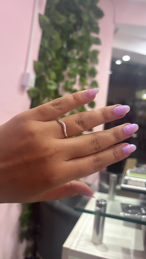 Anel fio ondulado liso prata 925