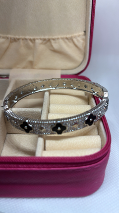 BRACELETE TREVO PRETO CRAVEJADO PRATA - comprar online