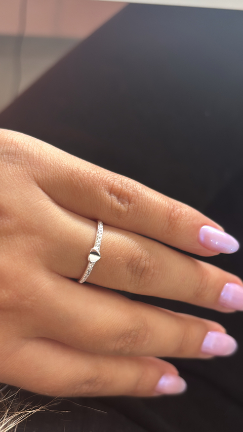 Anel aparador zircônias coração mini prata 925