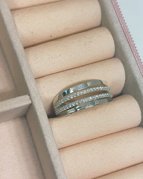 Anel com pedras em zircônia prata 925