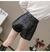 Calções de couro punk PU feminino com zíper, cintura alta, perna larga, elegante na internet