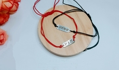 PULSERA DE HILO CON CHAPITA