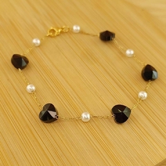 Pulsera Dorada con Perlas + Corazones Negros