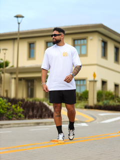 Camiseta Over God be the Glory na internet